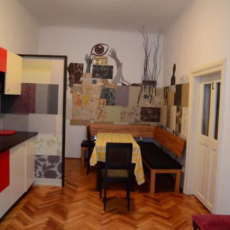 Hostel Pangeea Sibiu Værelse billede